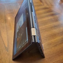 Lenovo Yoga 260 Core i5 8GB Ram 180GB SSD WINDOWS-10
Stylus Pen
TOUCHSCREEN
6th Generation
MINT👌