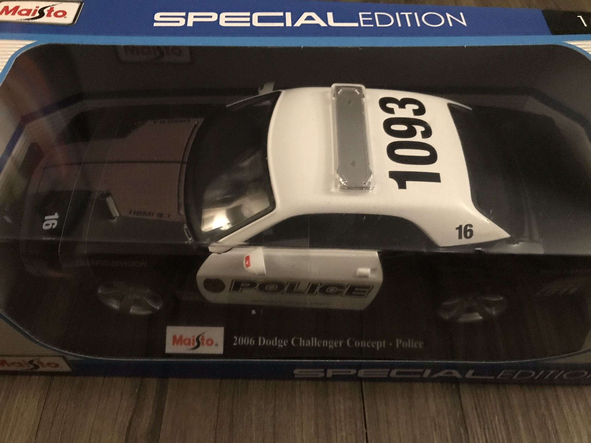 Maisto 1:18 only police cars