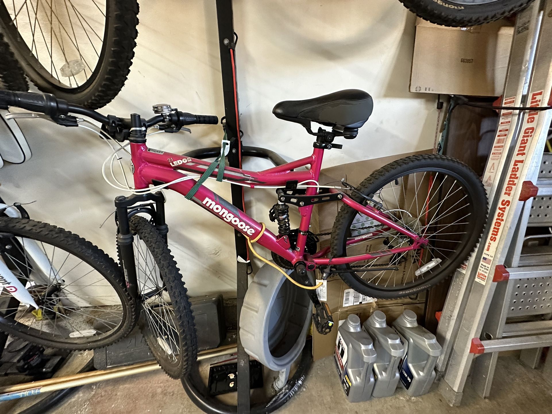Mongoose 22 Ledge 2.1 Women Girls Mountain Bike Pink for Sale in City Of Industry CA OfferUp