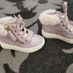 Girl Toddler Lepoard Boots With fur Trim.