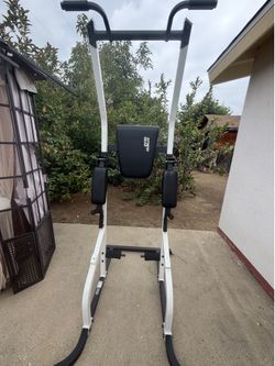 Pull up machine