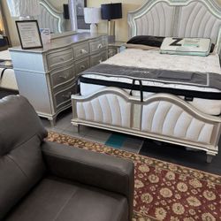 Queen Bed Room Set( Includes Queen Bed Frame, Dresser. Mirror, 1 Night Stand) On Sale