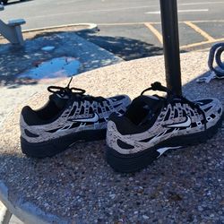 Nike women's 7.5 brand new never worn retail value $120