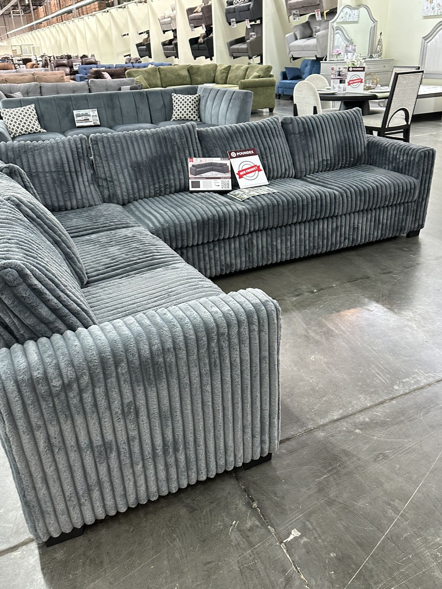 4-Piece Sectional Set One-Arm Loveseat x 2 + Corner Wedge + Armless Chair  Color: Dark Gray.  Sofa Seccional De 4 Piezas Color Gris