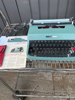 Vintage  Olivetti Underwood Lettera 32