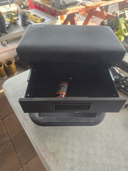 Tool rolling seat