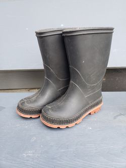 Kids rain boots size 8