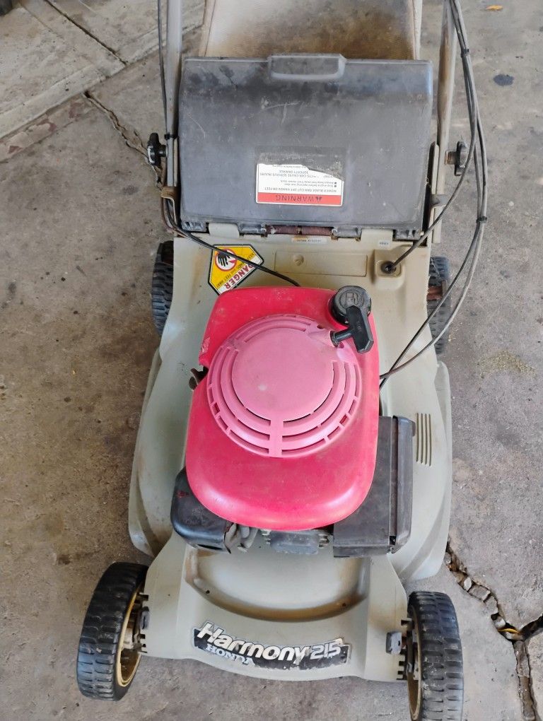 SELF PROPELLED HONDA MOWER