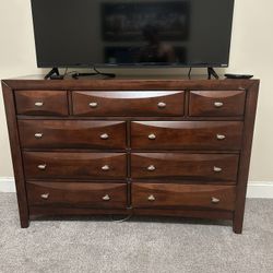 BEAUTIFUL REAL WOOD CHERRY MAPLE SET- Dresser with mirror, console, and side table 