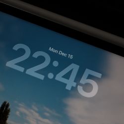 Apple iPad Pro 12.9inch 6th Gen w/ Apple Pencil 128GB Wifi Silver