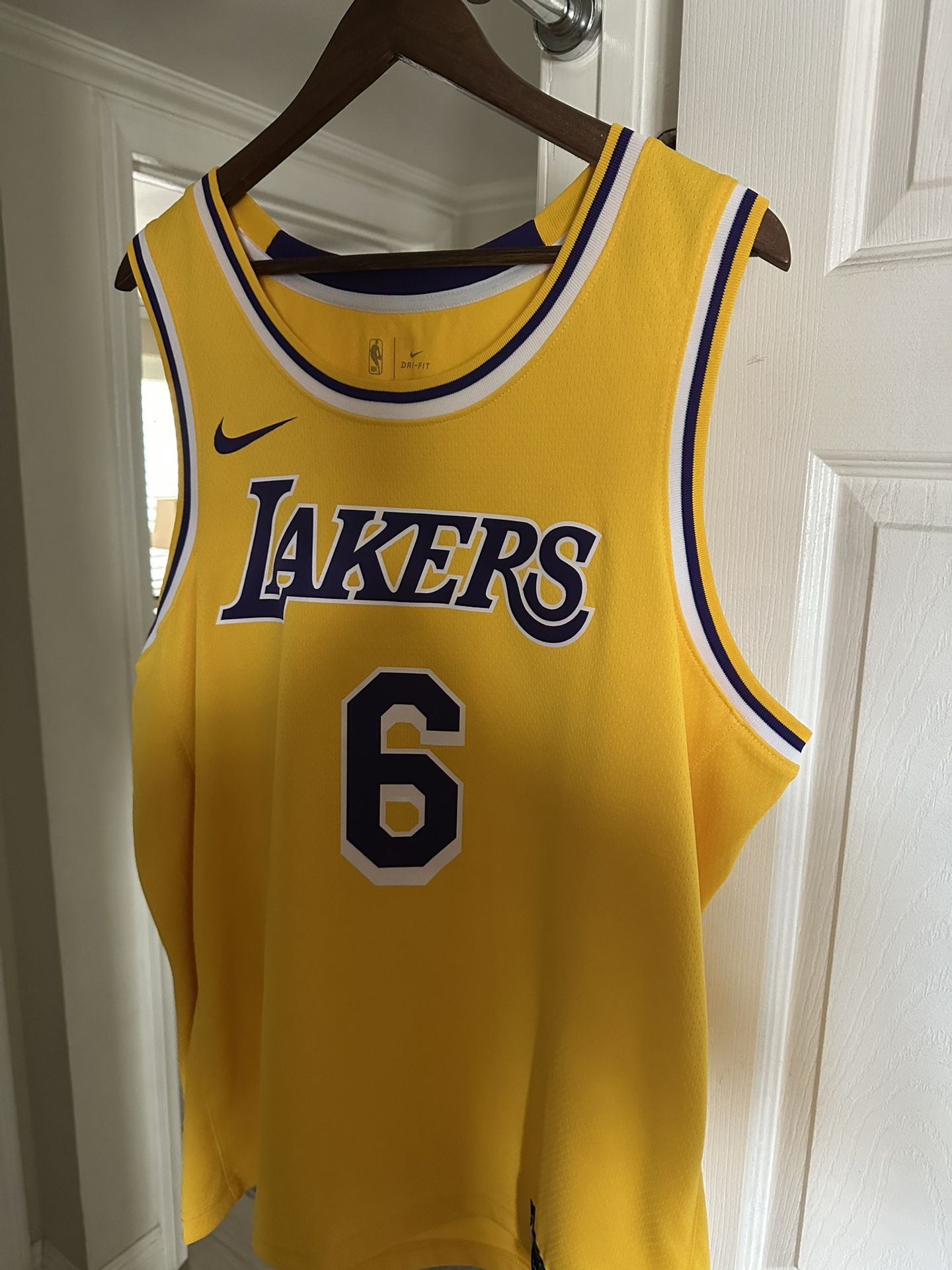 LeBron James Lakers jersey