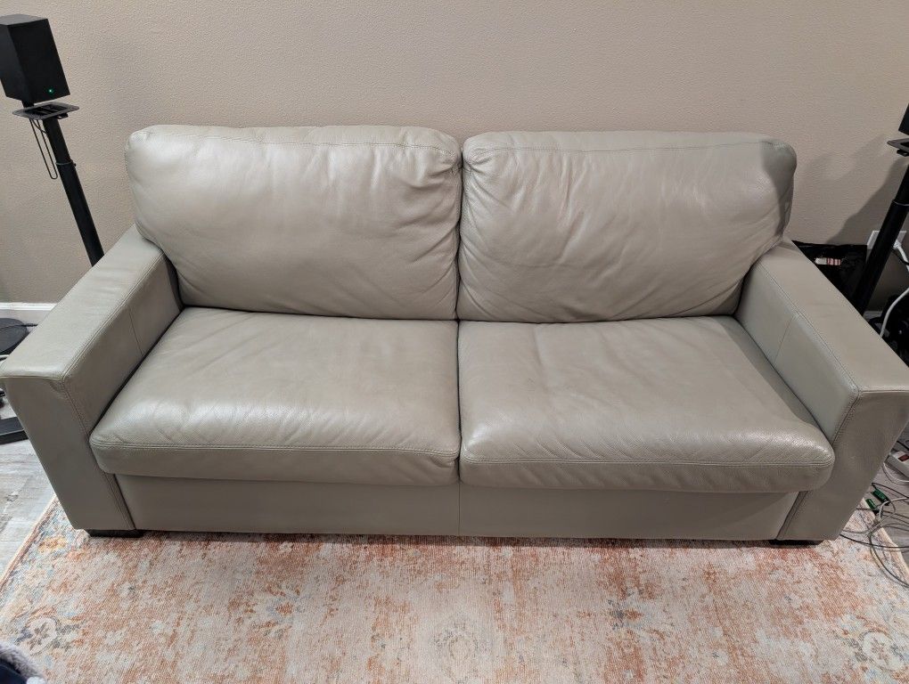 100% Leather Full Sized Sleeper Sofa With Built In Mattress 
