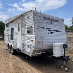 2005 Tailgator Toyhauler 