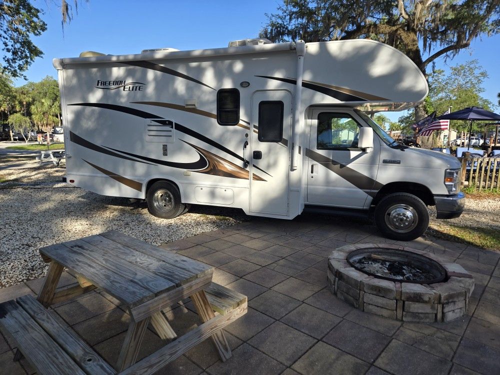 2016 Ford E450 V10 Triton Thor Freedom Elite