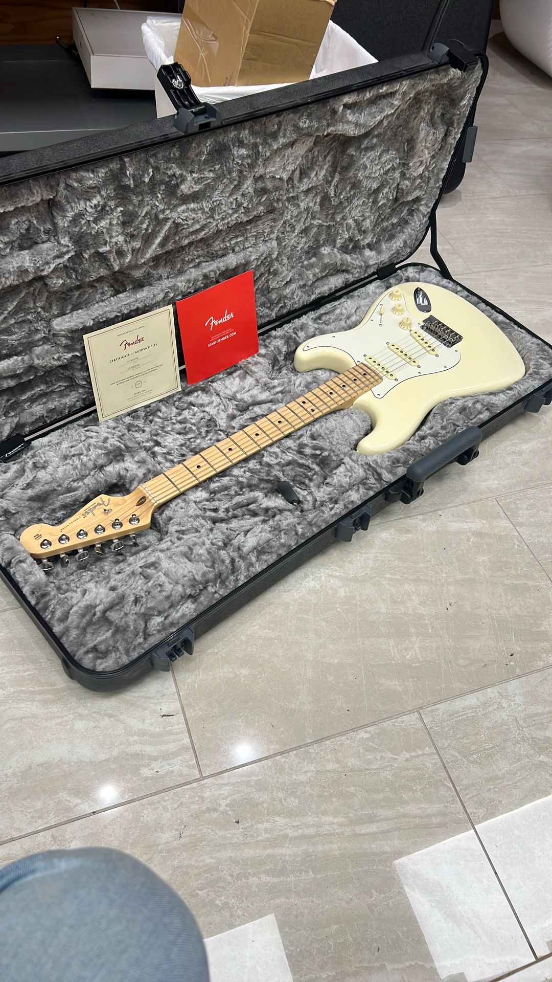Fender Standard Stratocaster USA Maple Fingerboard Electric Guitar Olympic - White