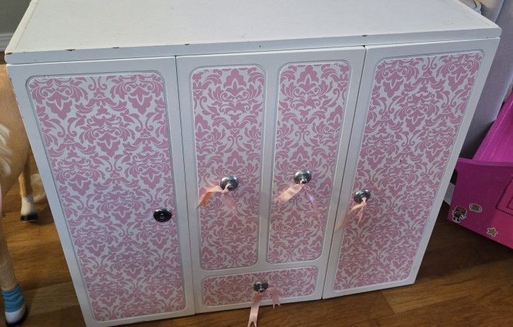 Doll Dresser & Clothes