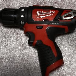 MILWAUKEE 2407-20 M12 3/8” DRILL/DRIVER