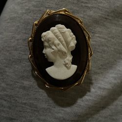 Vintage Cameo Brooch