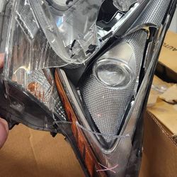 2016 Toyota Prius Broken Headlights For Parts 