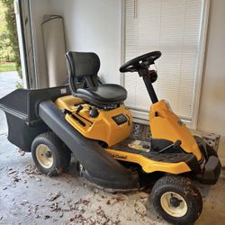 Lawnmower With Bagger 