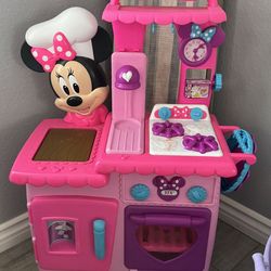 Mini mouse kitchen