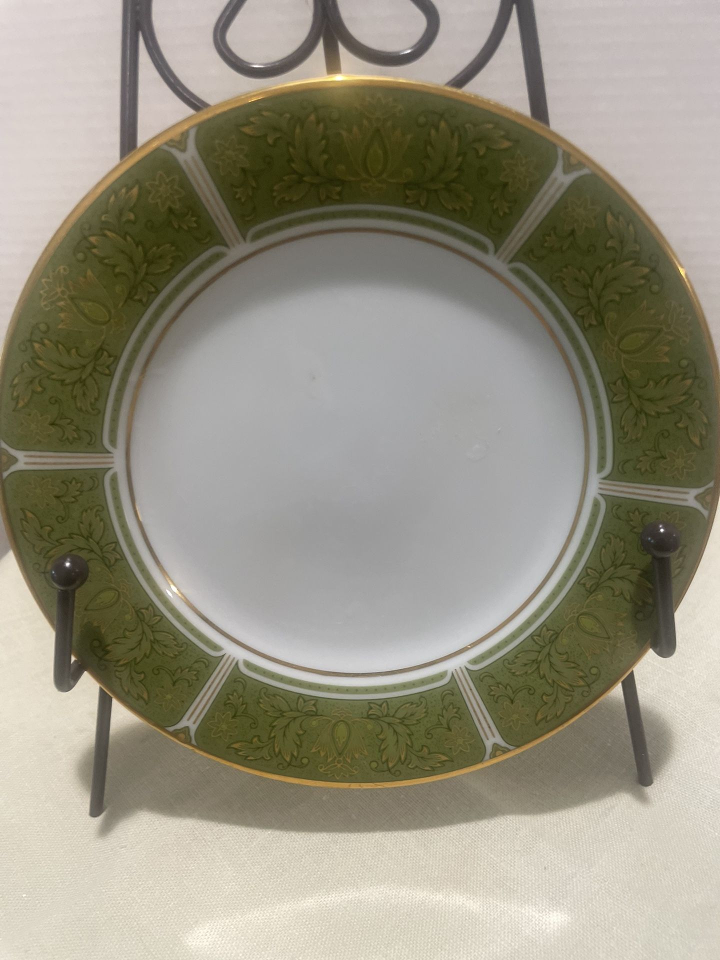 Noritake “Eroica” Dessert Dish Trimmed in Gold on Green