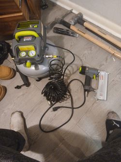 Compresser Whit Nail Staple Gun 