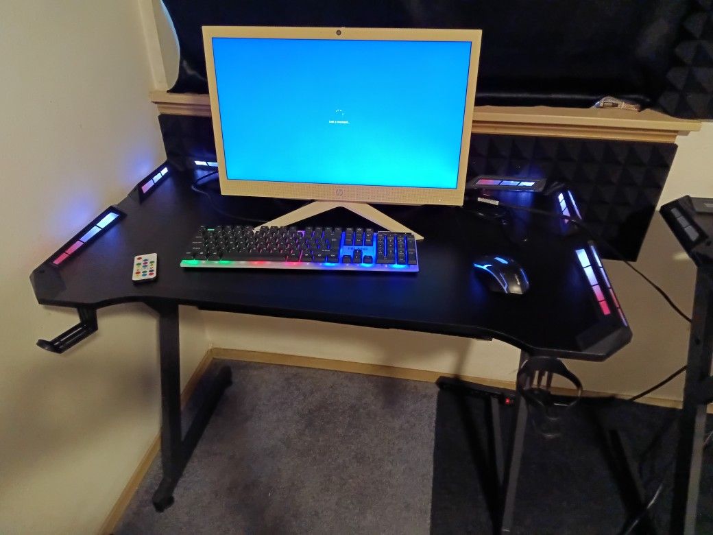 HP 21-b0024 All-in-One PC + 40" LED Gaming Desk + Mouse & Keyboard