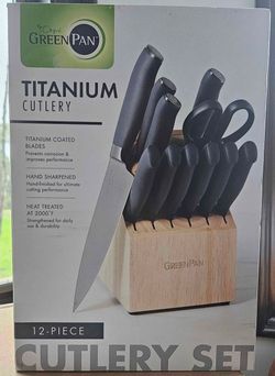 New In Box - GreenPan Titanium 12pc Knives, Cutlery/Knife Block Set - MSRP $100