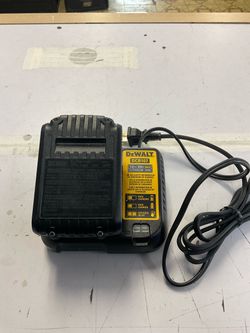 DeWalt DCB107 12V/20V Max Battery Charger w/ Battery
