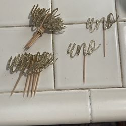 UNO Cupcake Toppers 