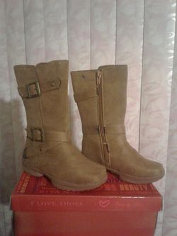 Girls boots