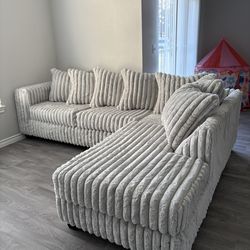 Need Gone Asap New in Box Trendy Fluffy Sectional $10DOWN