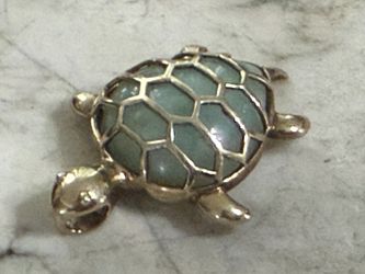 10k gold and jade turtle pendant