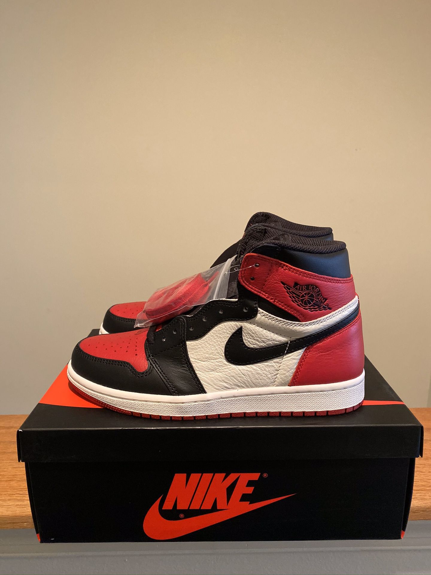 BRAND NEW NIKE AIR JORDAN 1 HIGH BRED TOE SIZE 8 8.5 9