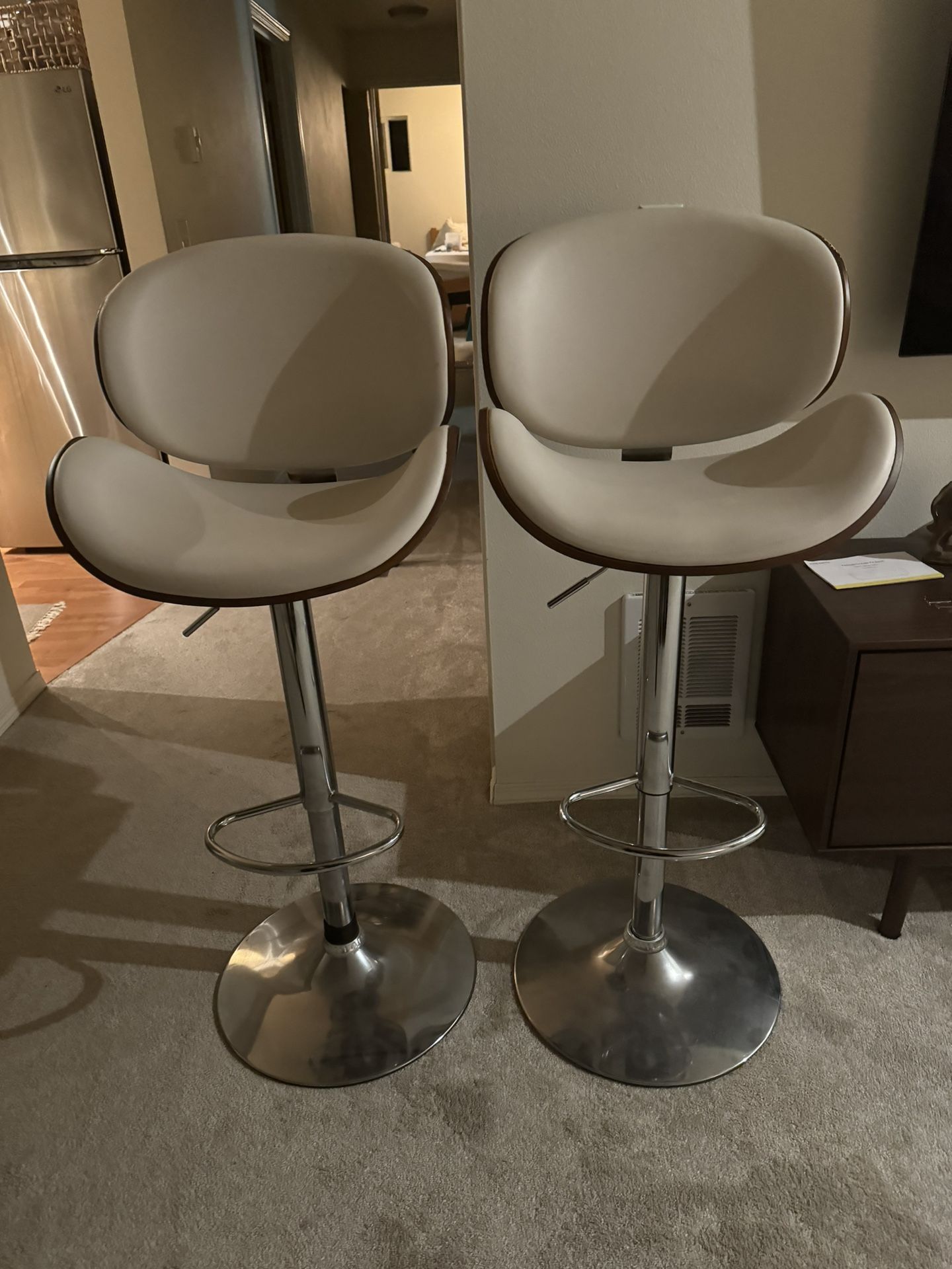 2 Bar Stools