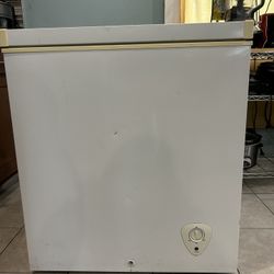 Used Chest Freezer Kenmore (contact info removed)2410