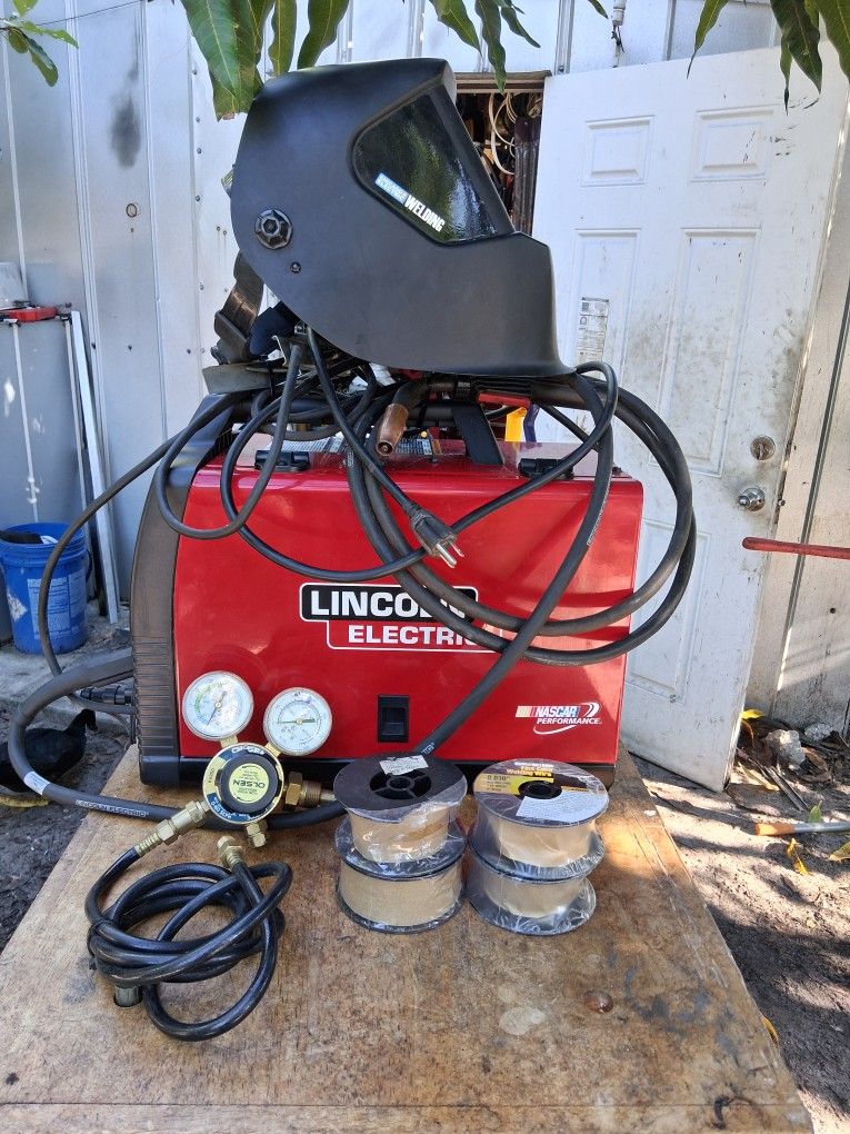 Yes, It's Available Lincoln Welder 140 Mig/Flux HD 120v