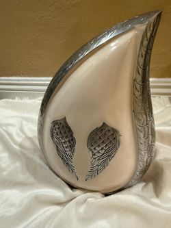 Urn for Adult- NEW