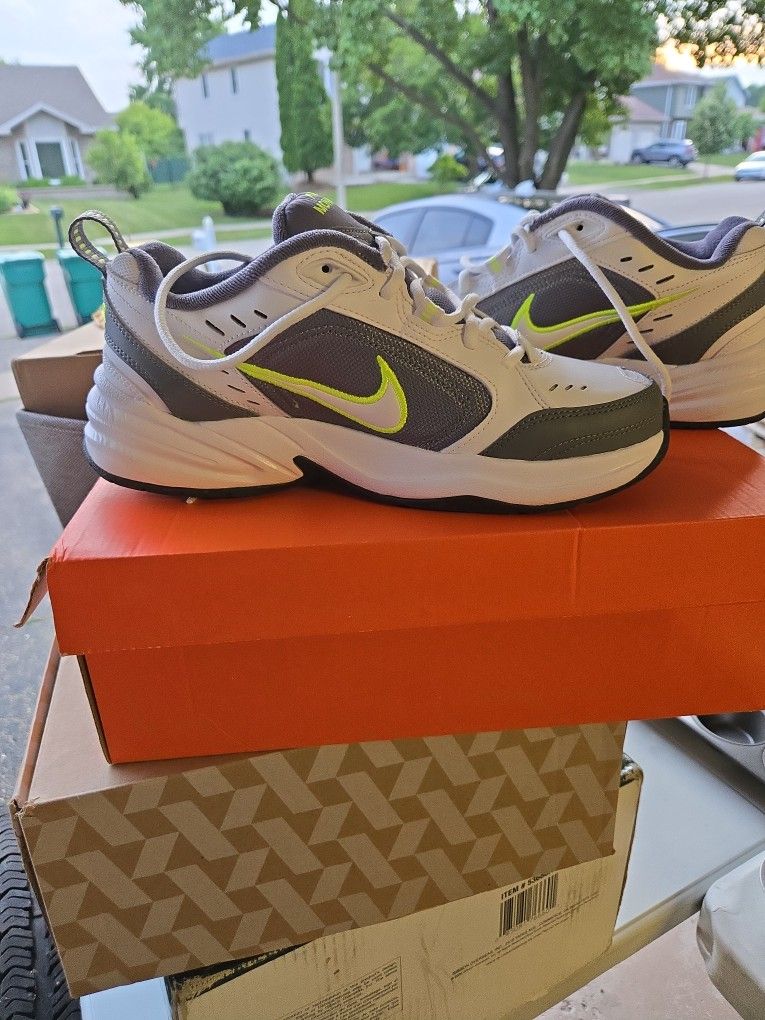 Nike Air Monarch 4