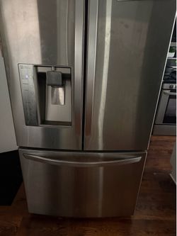 Lg stainless refrigerator 36”x69 “