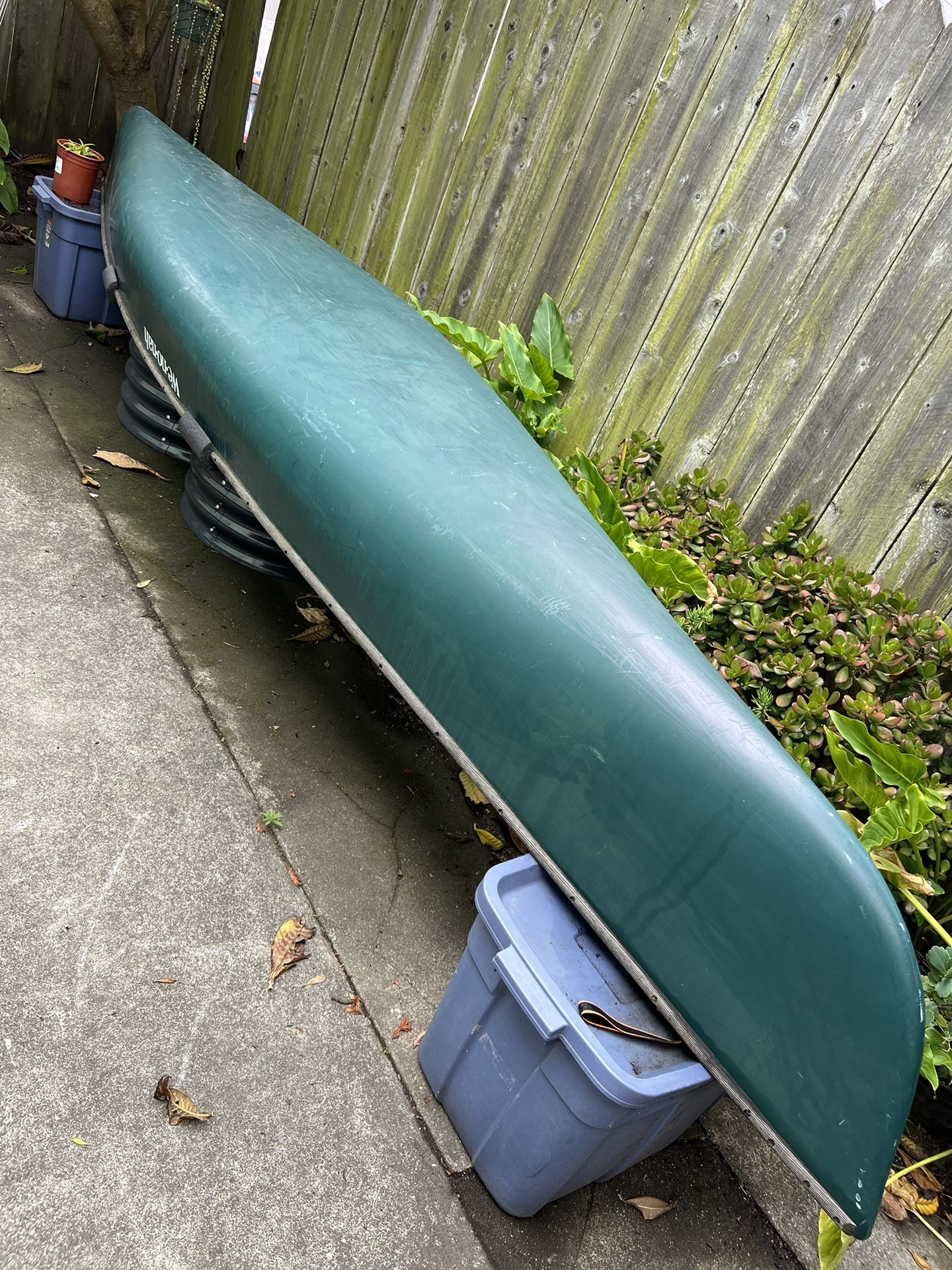 used & loved We No Nah Vagabond RX 15’ green Canoe w/ oars paddles