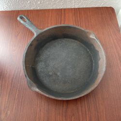 Vintage Cast Iron Pot 
