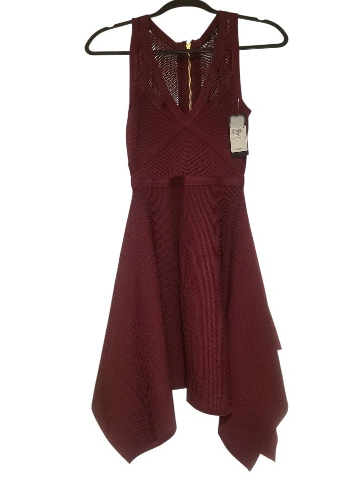 NWT GUESS RARE SL Mirage Fit & Flare Hankerchief Style Texture Dress In BURGUNDY Size XS