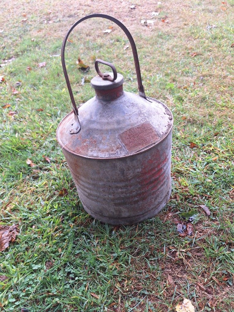 ANTIQUE METAL FUEL CAN. ( 5 GALS )