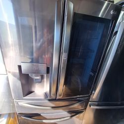 LG 4-Door French Door Refrigerator With Instaview Window , Bottom Freezer, Water & Ice Dispenser 