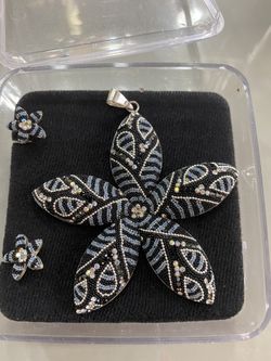 Silver black and white star pendant with earrings