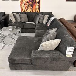 [OM] 🟪 Only $45 initial then take it home 🏡 Brand New  Mammoth 3 Piece Modular Sectional 