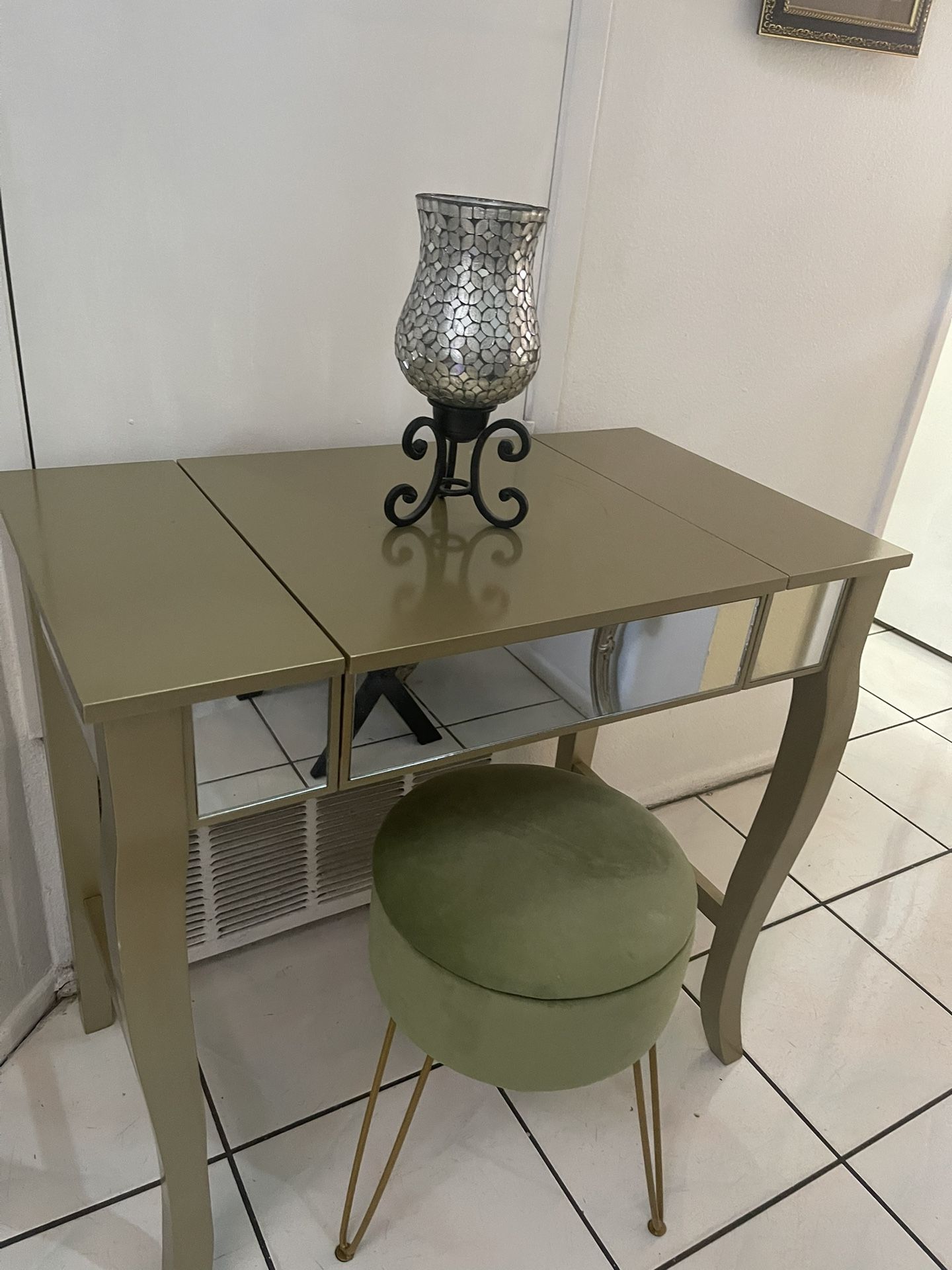 Vanity Desk / Makeup