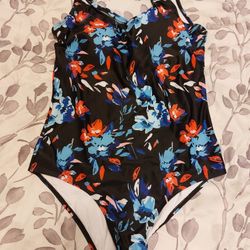 New Beautiful Bathing Suit Size XL. SEE PHOTOS.  CASH PICKUP ONLY 